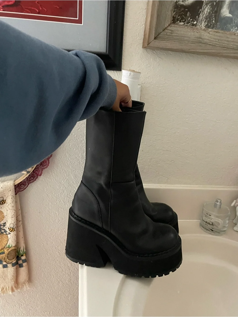 Unif platform chunky boots